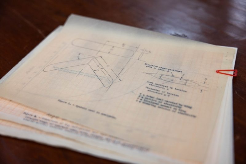 A document describing the construction of an airplane.